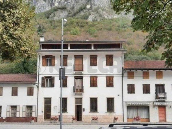 negozio in vendita a Bassano del Grappa