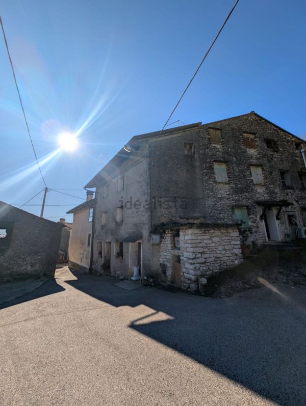 casale in vendita a Bassano del Grappa in zona Valrovina