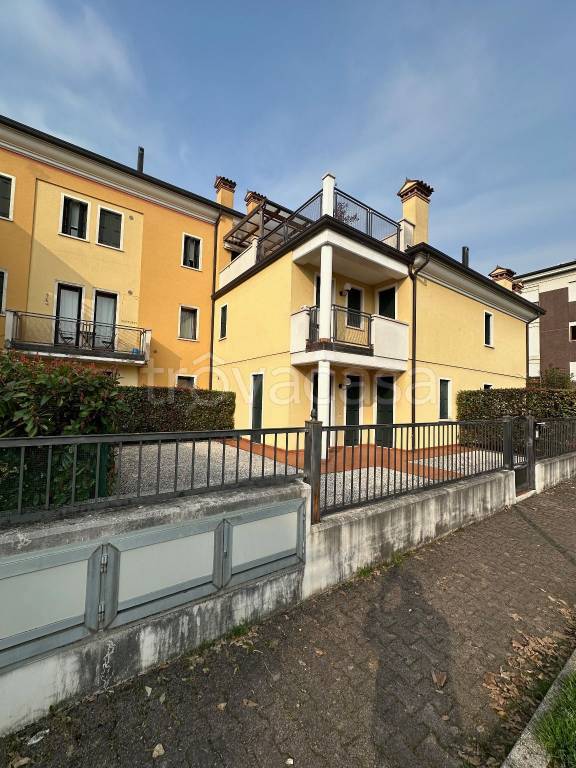 casa indipendente in vendita a Bassano del Grappa