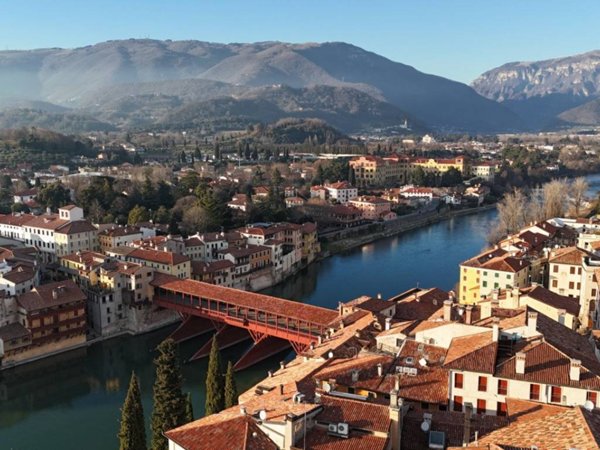 casa indipendente in vendita a Bassano del Grappa