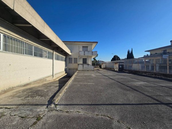 locale commerciale in vendita a Bassano del Grappa