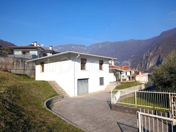 casa indipendente in vendita a Bassano del Grappa in zona Campese