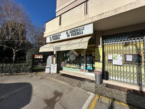 negozio in vendita a Bassano del Grappa