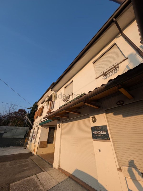 locale commerciale in vendita a Bassano del Grappa