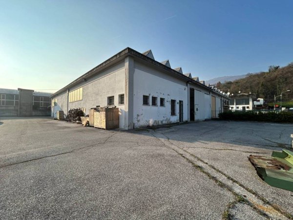 locale commerciale in vendita a Bassano del Grappa in zona San Michele