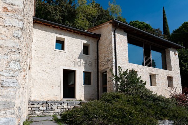 pentavano in vendita a Bassano del Grappa in zona Valrovina