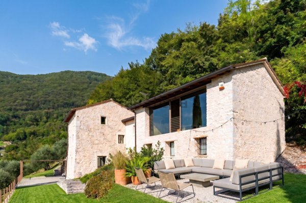 pentavano in vendita a Bassano del Grappa in zona Valrovina