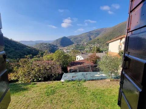 casa indipendente in vendita a Bassano del Grappa in zona Valrovina