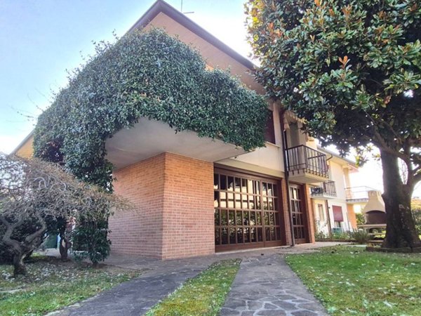 casa indipendente in vendita a Bassano del Grappa