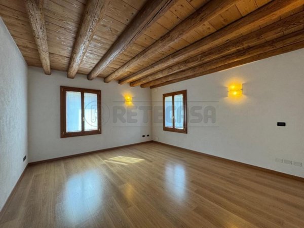 casa indipendente in vendita a Bassano del Grappa