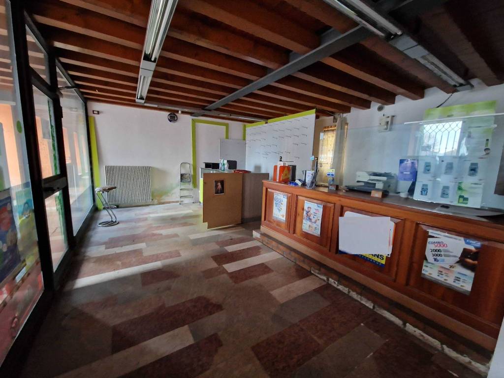 negozio in vendita a Bassano del Grappa