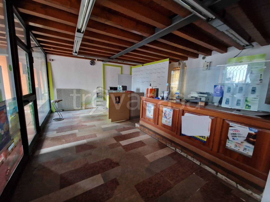 negozio in vendita a Bassano del Grappa