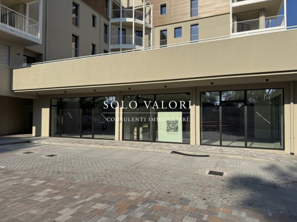 negozio in vendita a Bassano del Grappa