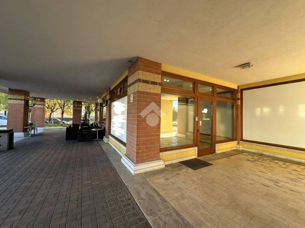 negozio in vendita a Bassano del Grappa