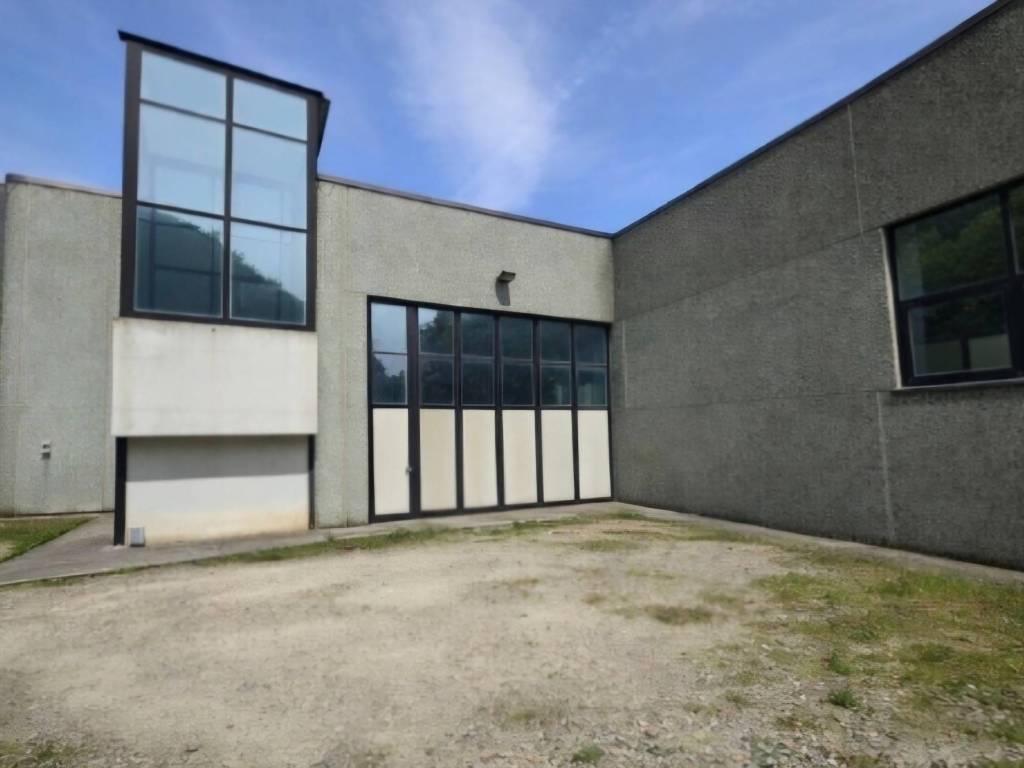 locale commerciale in vendita a Bassano del Grappa in zona Campese