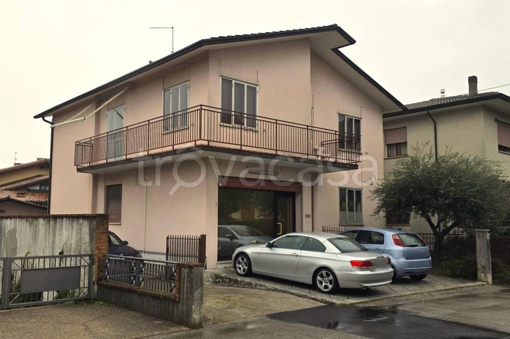 casa indipendente in vendita a Bassano del Grappa in zona Ponte Storto