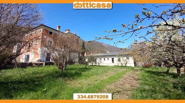 casa indipendente in vendita a Bassano del Grappa in zona Sant'Eusebio
