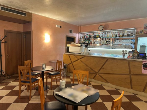 negozio in vendita a Bassano del Grappa