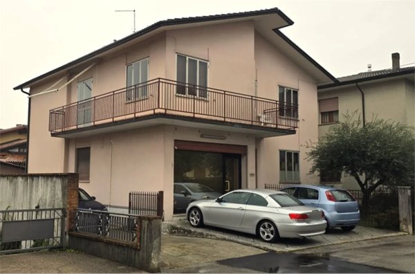 casa indipendente in vendita a Bassano del Grappa