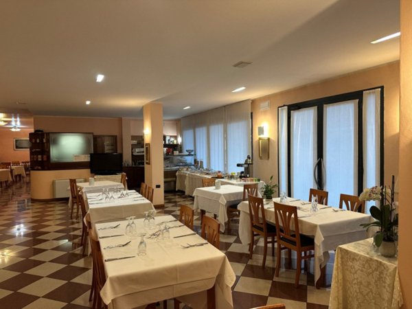 negozio in vendita a Bassano del Grappa