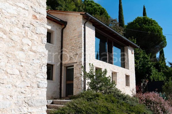 casa indipendente in vendita a Bassano del Grappa in zona Valrovina