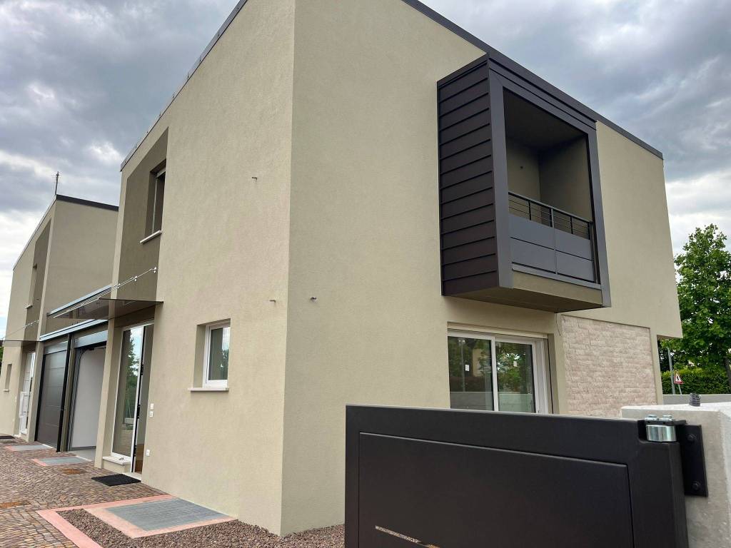 casa indipendente in vendita a Bassano del Grappa