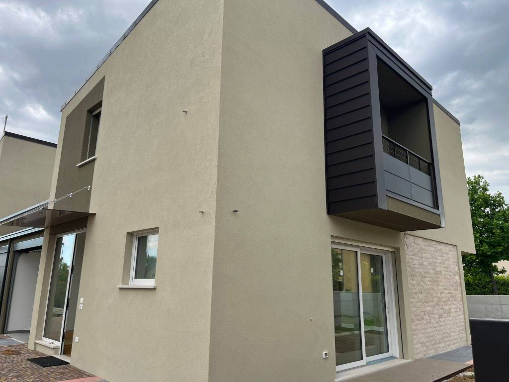casa indipendente in vendita a Bassano del Grappa