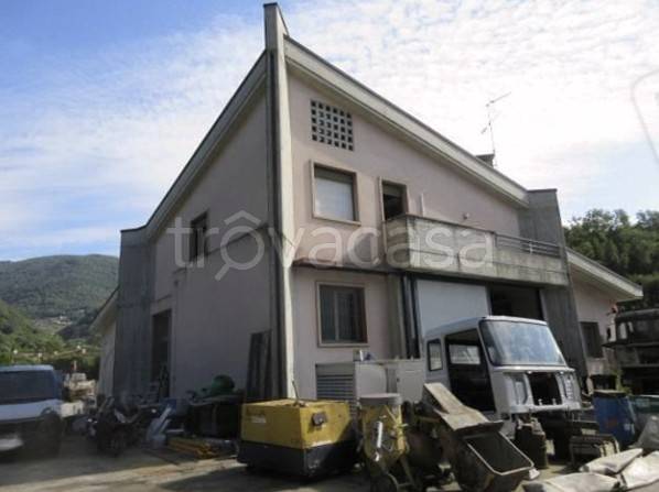 locale commerciale in vendita a Bassano del Grappa in zona Rubbio