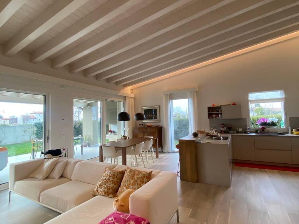 casa indipendente in vendita a Bassano del Grappa