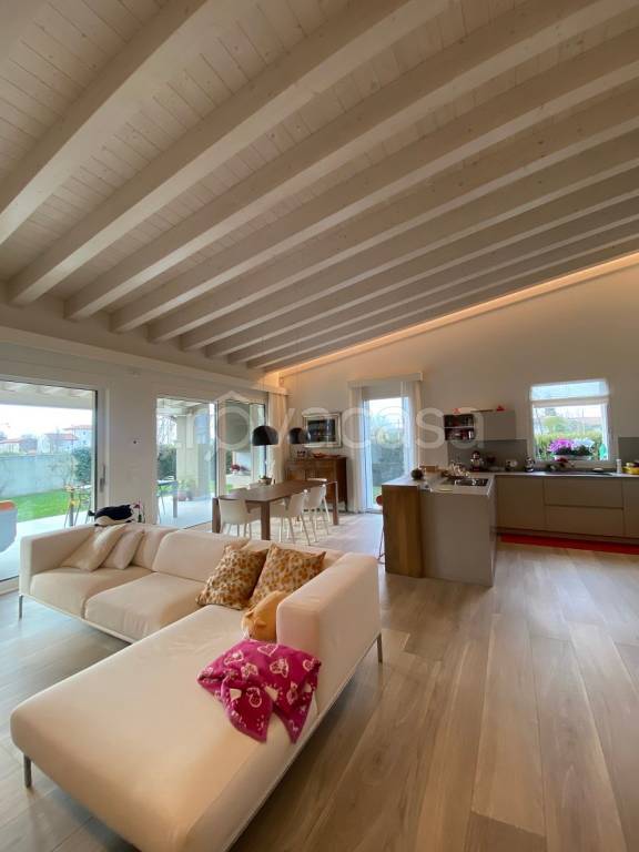 casa indipendente in vendita a Bassano del Grappa
