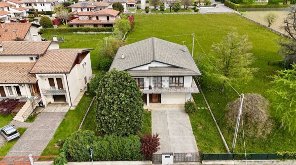 casa indipendente in vendita a Bassano del Grappa