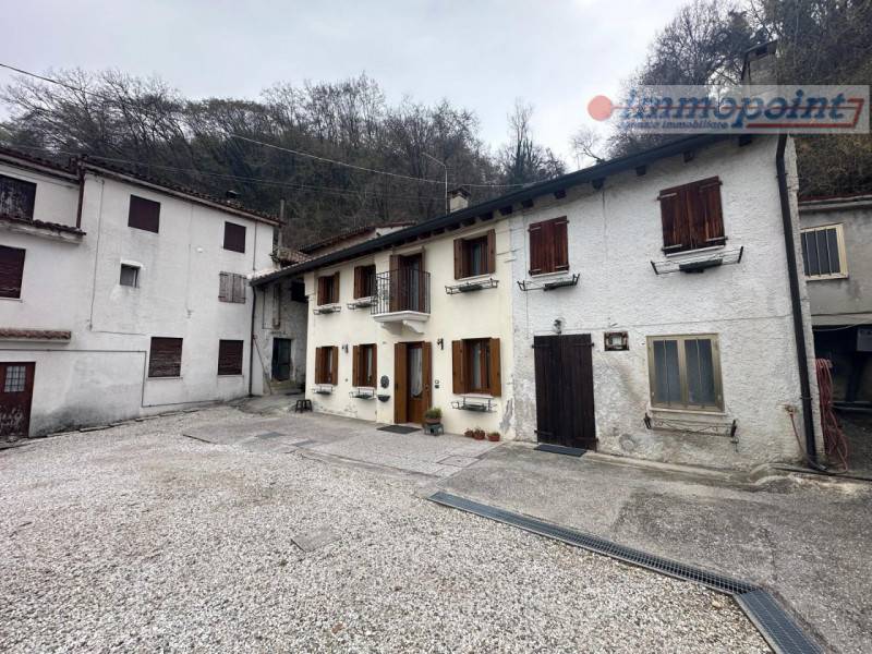 casa indipendente in vendita a Bassano del Grappa