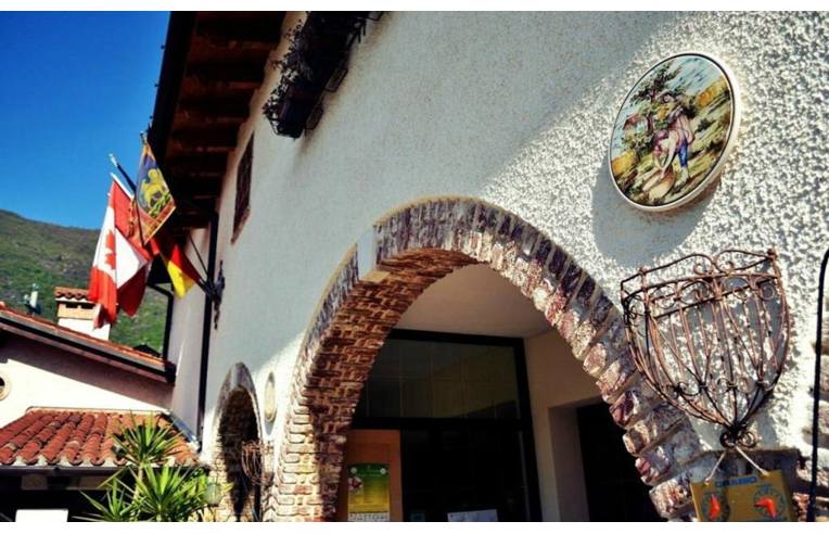 negozio in vendita a Bassano del Grappa in zona Sant'Eusebio