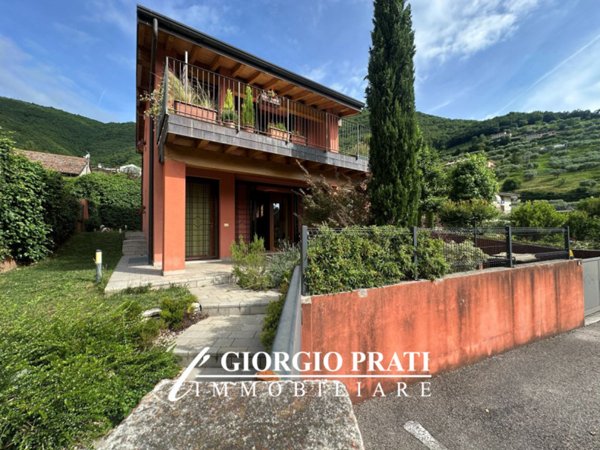 casa indipendente in vendita a Bassano del Grappa in zona Valrovina