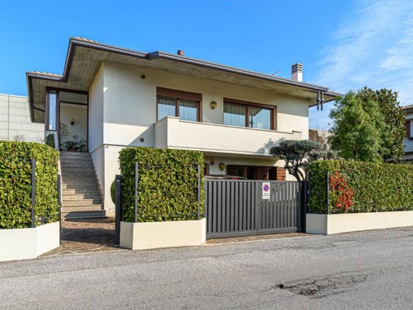 casa indipendente in vendita a Bassano del Grappa