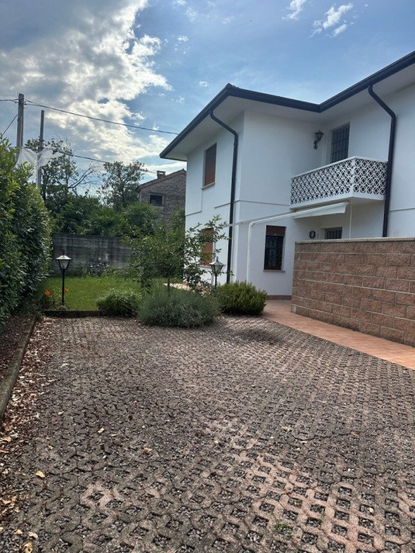 casa indipendente in vendita a Bassano del Grappa