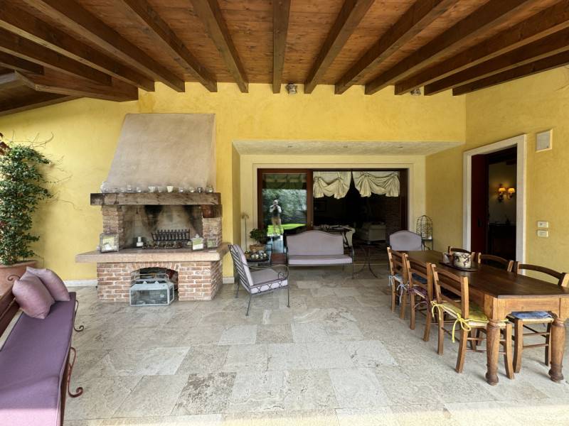 casa indipendente in vendita a Bassano del Grappa