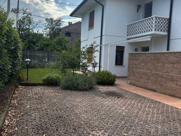 casa indipendente in vendita a Bassano del Grappa