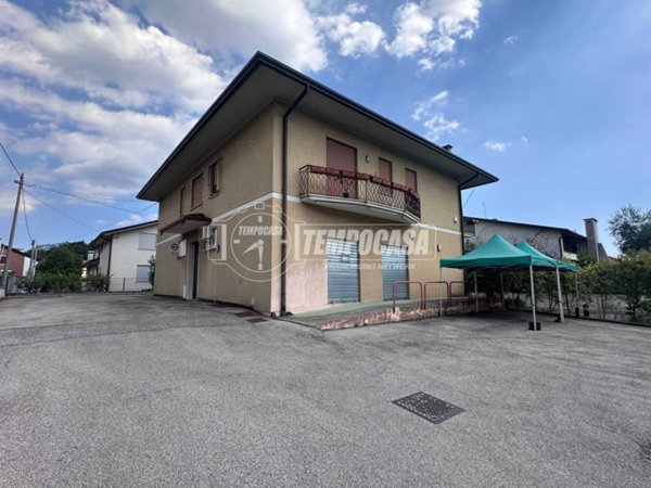 intera palazzina in vendita a Bassano del Grappa in zona Marchesane