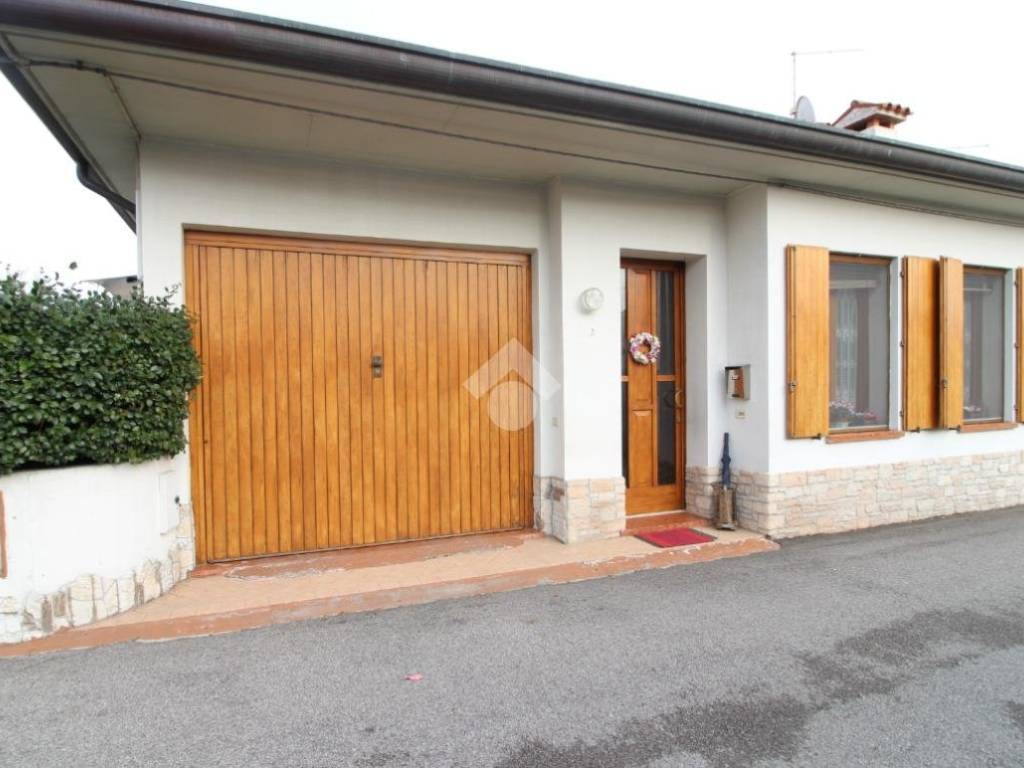 casa indipendente in vendita a Bassano del Grappa in zona Ponte Storto