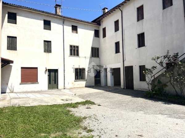 casa indipendente in vendita a Bassano del Grappa