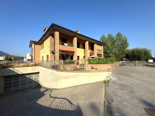casa indipendente in vendita a Bassano del Grappa