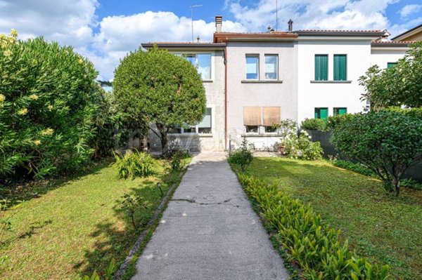 casa indipendente in vendita a Bassano del Grappa