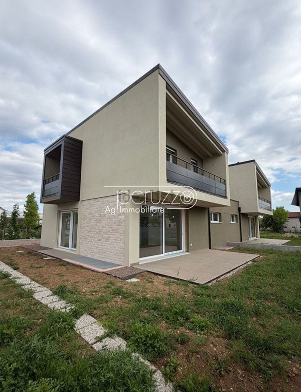 casa indipendente in vendita a Bassano del Grappa in zona Ponte Storto