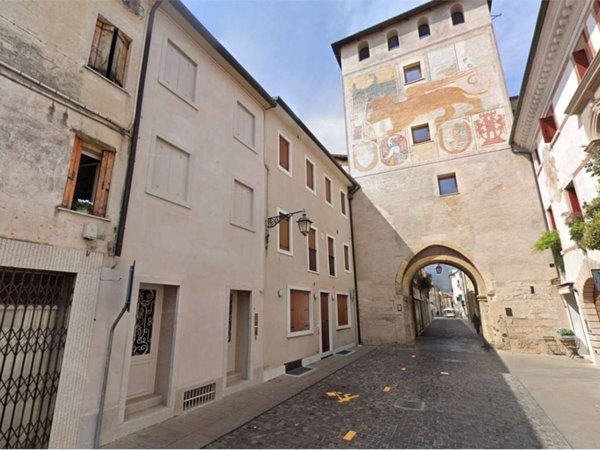 intera palazzina in vendita a Bassano del Grappa