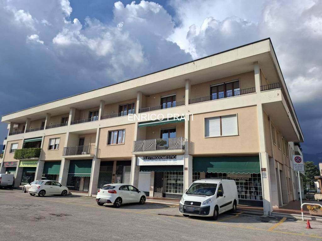 negozio in vendita a Bassano del Grappa