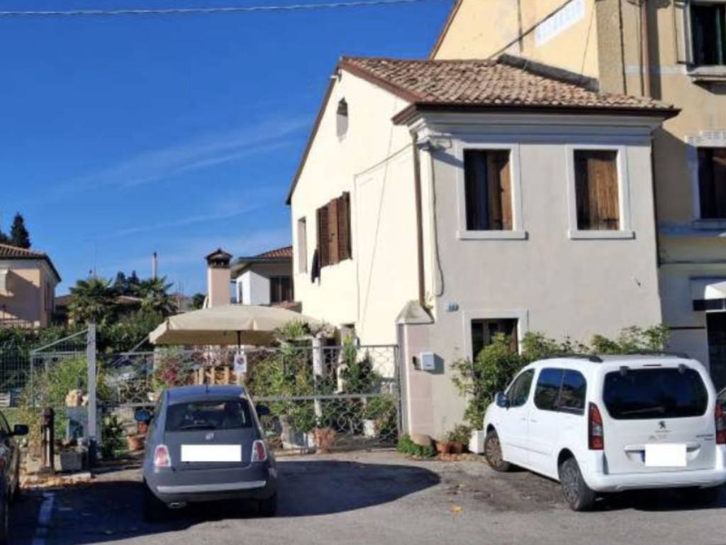 casa indipendente in vendita a Bassano del Grappa