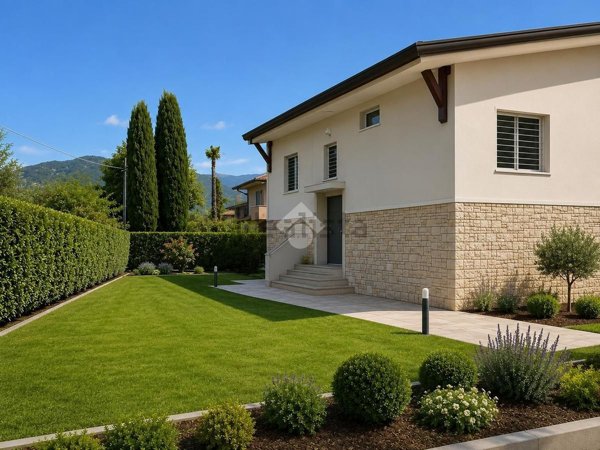 casa indipendente in vendita a Bassano del Grappa