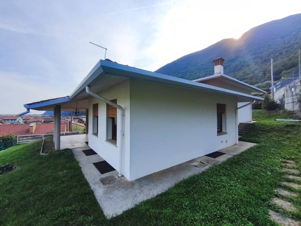 casa indipendente in vendita a Bassano del Grappa in zona Campese