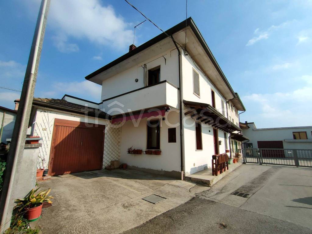 casa indipendente in vendita a Bolzano Vicentino
